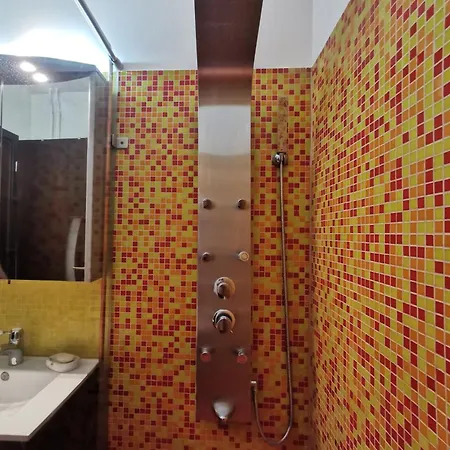 Comfy & Pleasant 10 Min Walk To Downtown Apartment