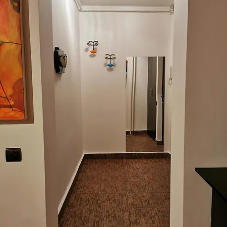 Comfy & Pleasant 10 Min Walk To Downtown *