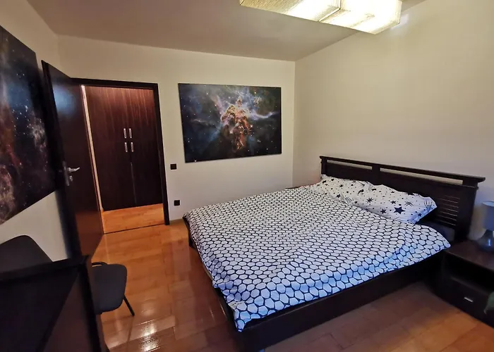 Comfy & Pleasant 10 Min Walk To Downtown