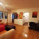 Comfy & Pleasant 10 Min Walk To Downtown
