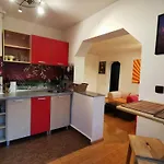 Comfy & Pleasant 10 Min Walk To Downtown Temešvár